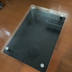 ガラステーブルの画像
