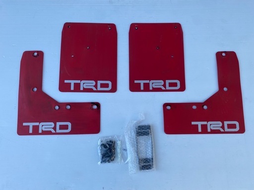ハイエース TRDフラップマッドガード 赤 中古 ４枚セット
