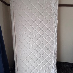 【週末価格 】マットレス(シングルサイズ、フレーム付き)の画像