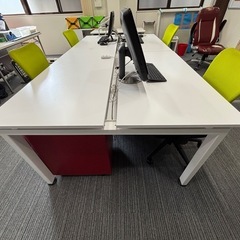 ★ご相談中★4人掛け事務机セット、キャビネット付の画像
