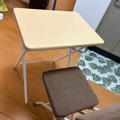 椅子とテーブルの画像