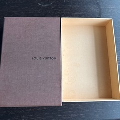 VUITTON 箱の画像