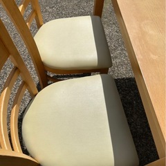 ダイニングテーブルの画像