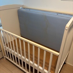 【ファミリア/スリーピー】高級ベビーベッド（マットレス付）使用に問題なし！格安で譲りますの画像