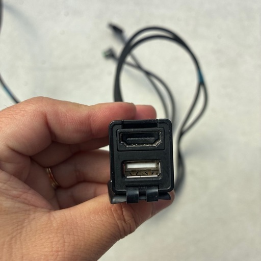 TOYOTA純正HDMIケーブル