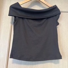 GU オフショルダーT Mサイズの画像