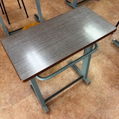 【無料】学習机＆椅子 残り机5、丸椅子2【写真、机、椅子のサイズ追記しました】の画像