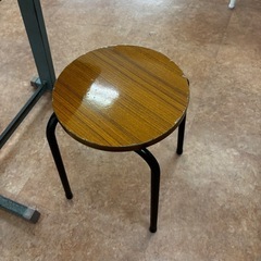 【無料】学習机＆椅子 残り机5、丸椅子2【写真、机、椅子のサイズ追記しました】の画像