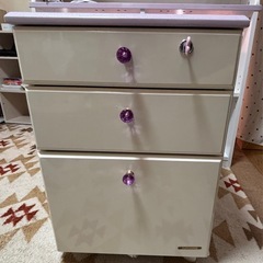 子供用学習机と椅子
の画像