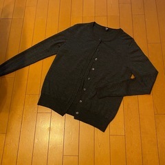 美品 ユニクロ 薄手カーディガン グレー レディースM ウール100％の画像