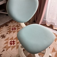 子供用学習机と椅子
の画像