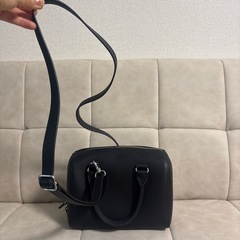 ユニクロ レザータッチ2WAYボストンバッグの画像