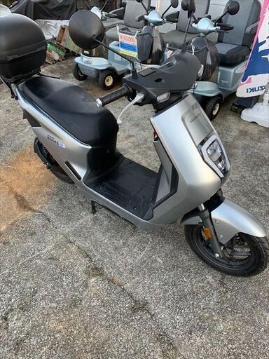 ホンダ EM1 e: 電動スクーター 中古 356km リアBOX付き バッテリー良好（ バッテリー×1と充電器×1付属）宮崎市