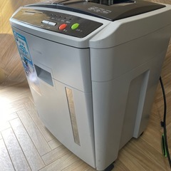 アイリスオーヤマ オートフィードシュレッダー AFS-150C-H CD・DVD・カード・ホチキス対応  I0305-2の画像