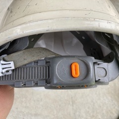 ヘルメットと安全ベストのセットの画像