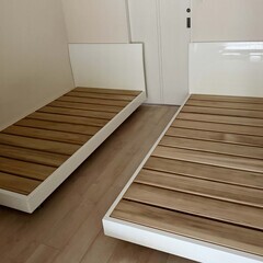 【インザルーム（in The ROOM）】白のシングルベッド２台　ホワイト　鏡面仕上げのシンプルなデザイン　１台購入は要相談の画像