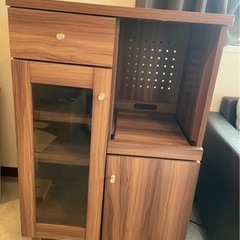 食器棚の画像
