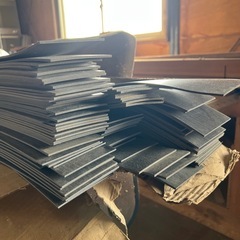 本日取りに来て頂けるとだと助かります！フローリング材【黒】の画像