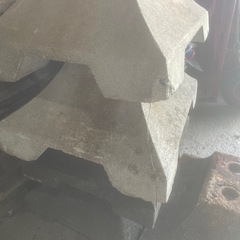 【お取引者様決定】《無料》主にブロック 石　小さいレンガ少量 ※早い方優先で在庫無くなれば終了しますの画像