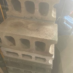 【お取引者様決定】《無料》主にブロック 石　小さいレンガ少量 ※早い方優先で在庫無くなれば終了しますの画像