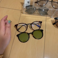 サングラス6個、メガネケース6個、透明のメガネ収納、バラ売り可能の画像