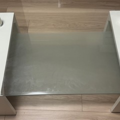 ガラステーブルの画像