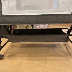 キャスター付きベビーベッド
の画像