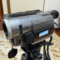 引き渡し決定【0円】SONYの古いビデオカメラと三脚差し上げますの画像