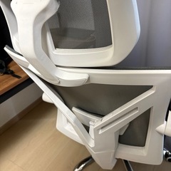 Hbada オフィスチェア 椅子 デスクチェア メッシュチェア 人間工学 テレワーク ハイバック 約155度リクライニング 腰痛 ランバーサポート 可動式アームレスト 昇降ヘッドレスト 通気性 鋼製ベース ホワイトの画像