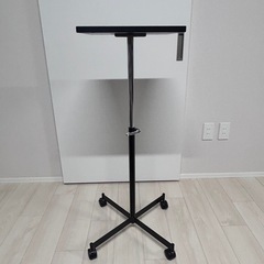 キャスター付き サイドテーブルの画像