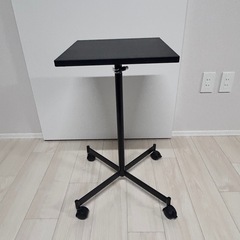 キャスター付き サイドテーブルの画像