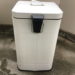 ゴミ箱の画像