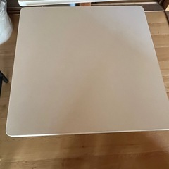 テーブル 正方形 白の画像