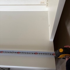 白色食器棚の画像