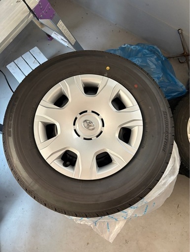 ハイエース新車外し　タイヤ付きホイール   195/80R15