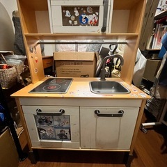 IKEA ママごとキッチン　収納たっぷりの画像