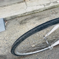 『ＳＡＬＥ　３０％』　クロスバイク　７００ｘ２８ｃ　6変速　白　配達可能の画像