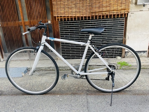 『ＳＡＬＥ　３０％』　クロスバイク　７００ｘ２８ｃ　6変速　白　配達可能