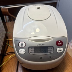 【炊飯器】TIGER JBH-G102 ホワイト　21年製の画像