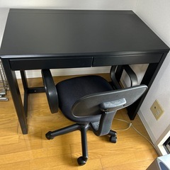 学習机とイスの画像