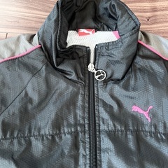 スポーツウェア PUMAプーマウインドブレーカー　S 
の画像