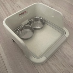 小型犬用餌入れとゲージ　
の画像