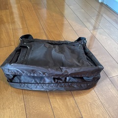 ユニクロ　ナイロン ショルダーバッグ ブラウン カジュアルの画像