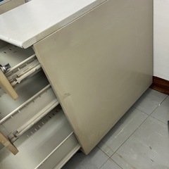 ３段引き出しの画像