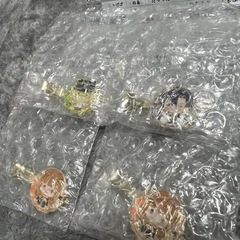 カラフルピーチ　メタルヘアクリップ　ガチャガチャ
の画像