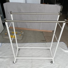 ２連ハンガーラック・最大幅93×奥行45×高さ103.5cm(ネジなしのため高さ調整不可)の画像