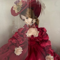 【フランス人形／ガラスケース入り】赤いドレス｜長期保管品の画像
