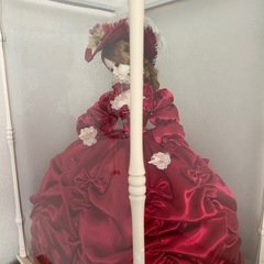 【フランス人形／ガラスケース入り】赤いドレス｜長期保管品の画像