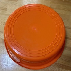 たらい タライ　桶 おけ　昭和レトロ ポップ プラスチック オレンジの画像