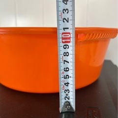 たらい タライ　桶 おけ　昭和レトロ ポップ プラスチック オレンジの画像